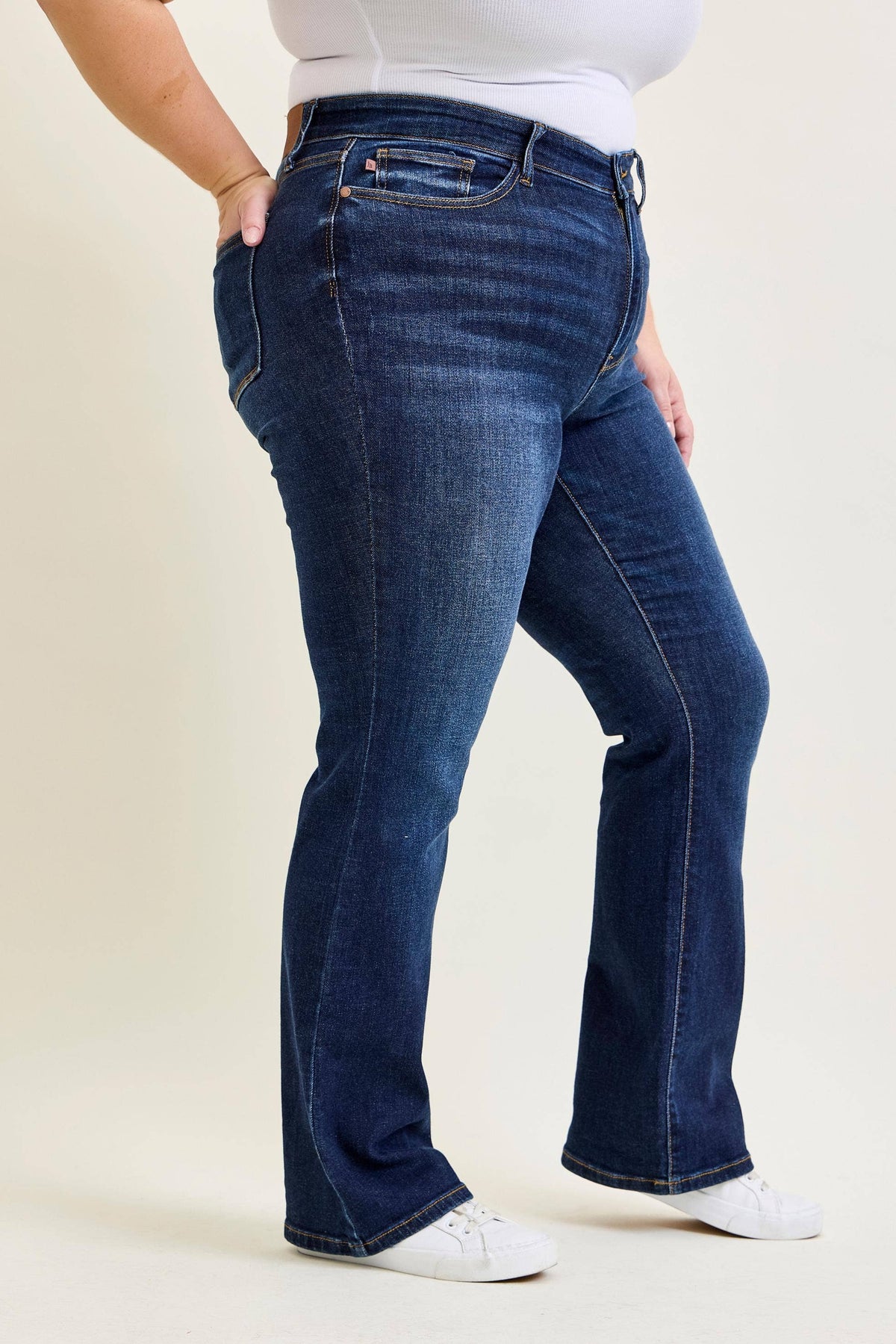 Judy Blue Midrise Dark Wash Bootcut -PLUS: DK