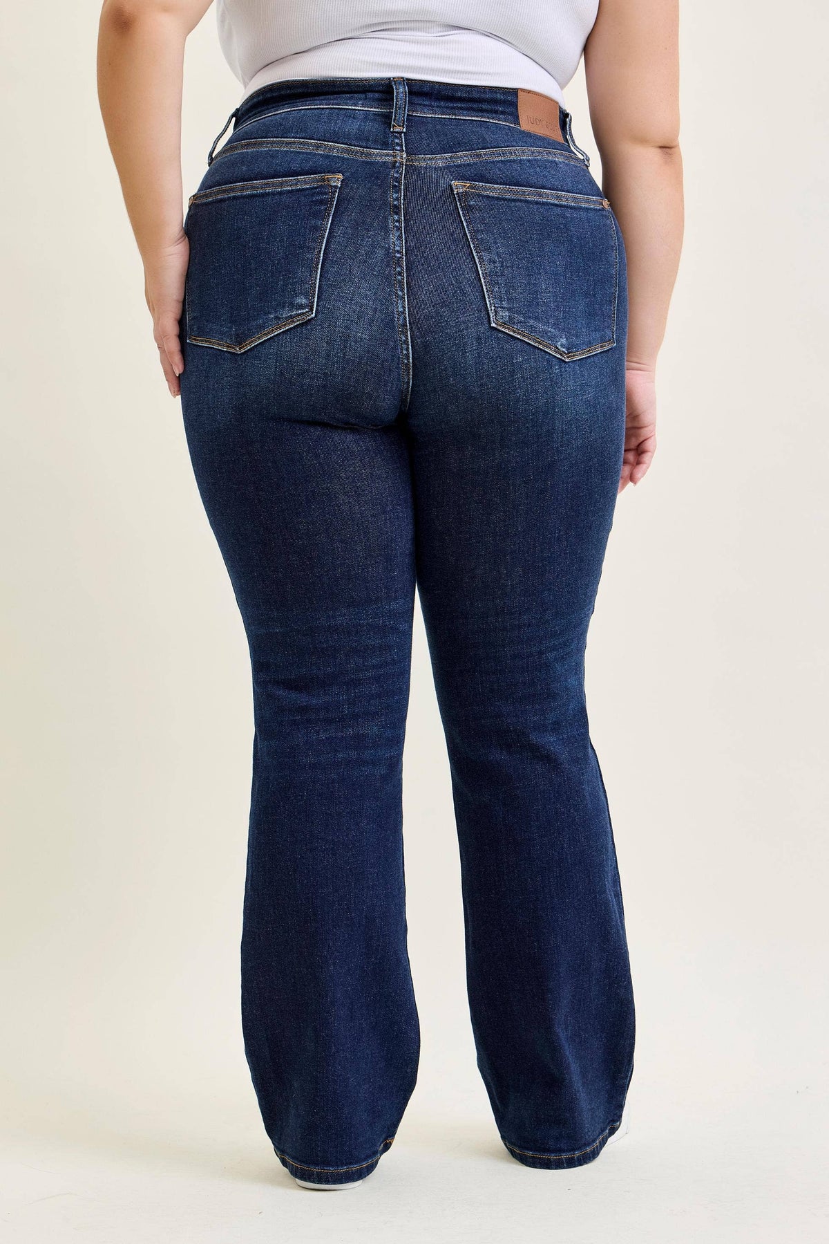 Judy Blue Midrise Dark Wash Bootcut -PLUS: DK